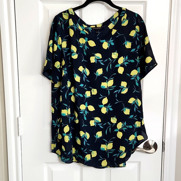 Banana Republic navy lemon print hi-low hem top Size: L - Picture 2 of 6